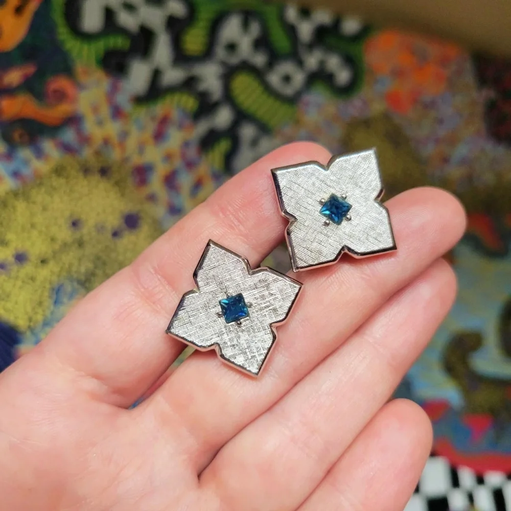 Vintage Swank Pair of Silver & Royal Blue Clover Cuff Links